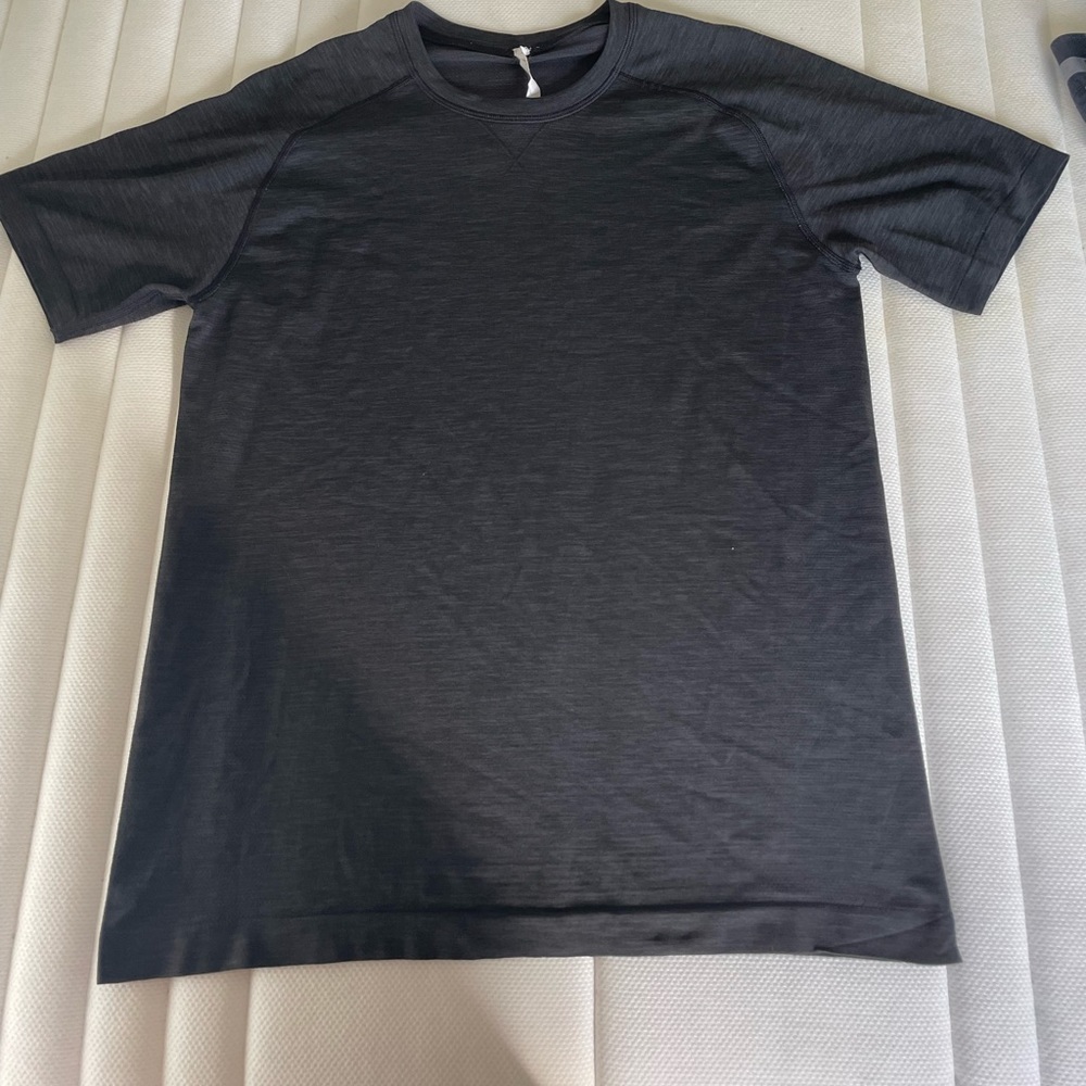 Mens lululemon tshirt